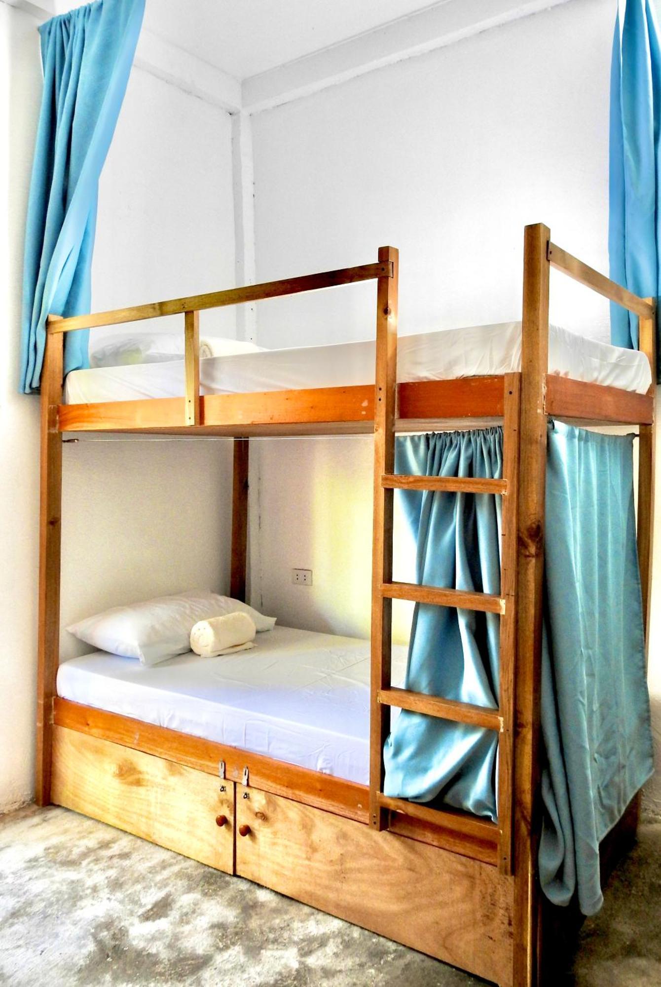 Three Little Birds Surf Hostel General Luna  Rum bild